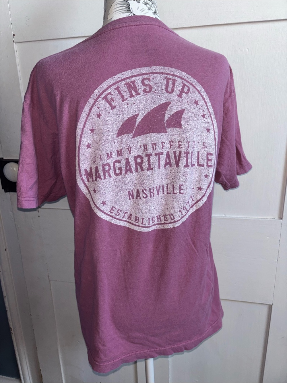 Margaritaville Short Sleeve Tee Distressed Pink Mauve Fins Up Graphic Sz M